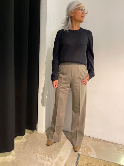 Second Female Elira knot o neck black