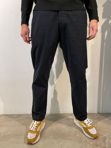 Universal Works Military Chino zwart