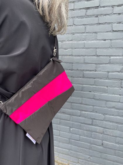 Susan Bijl the new Pouch Black & Pretty Pink large