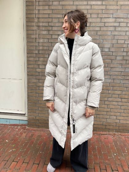 Elvine Naemi - Oyster