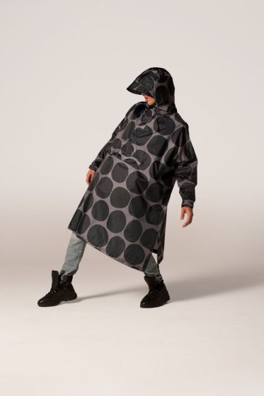 Rain Kiss Poncho Black Polka